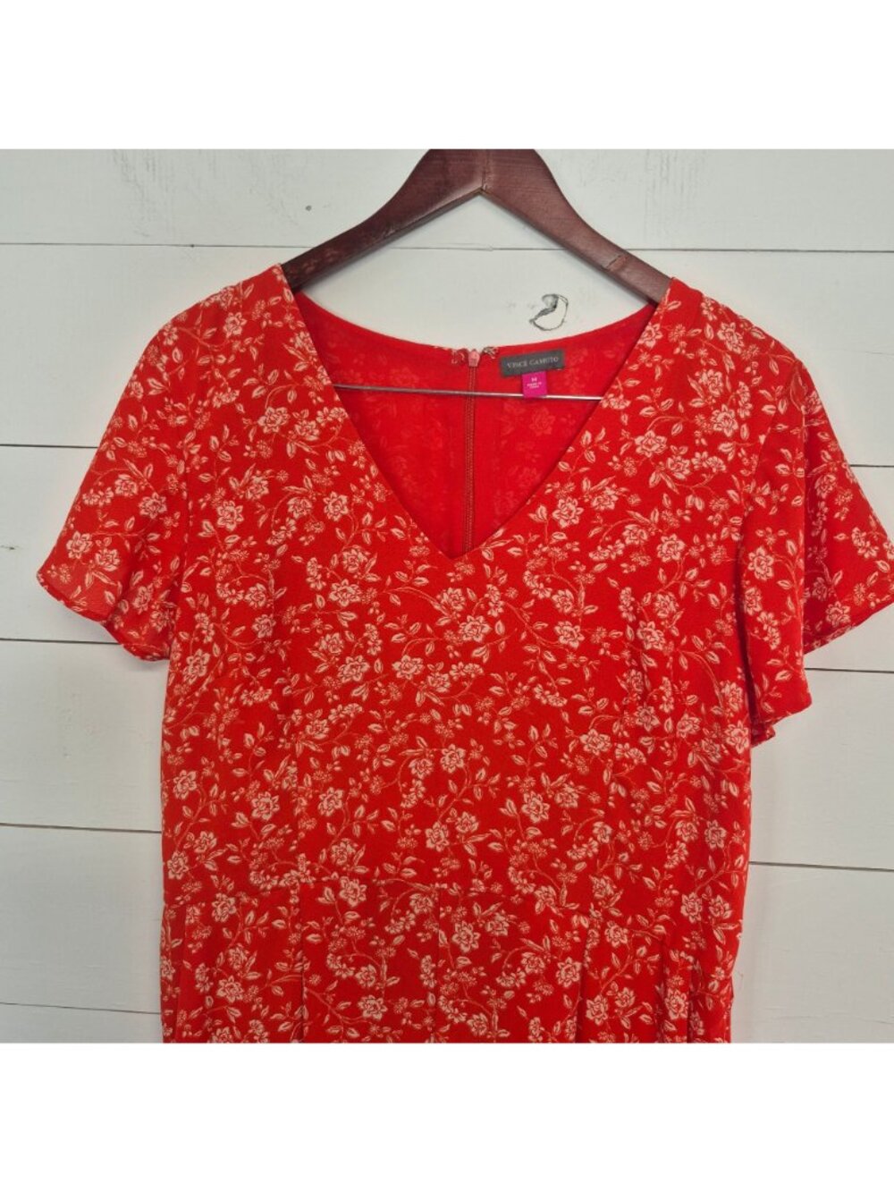 Vince Camuto Women's Red Floral Romper Size 14 Short Sleeve V-Neck Back Zip - Picture 2 of 11